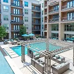 U1 Penthouse With Car Dwntown Houston 1Br 1Bth