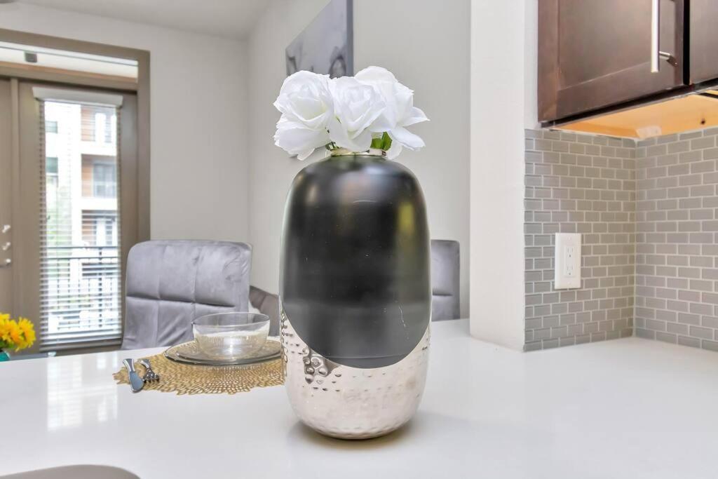 U1 Penthouse With Car Dwntown 1br 1bth