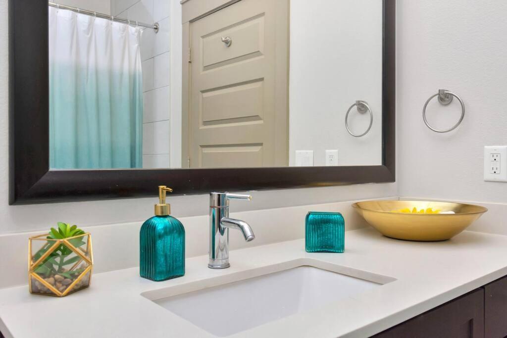 Daire U1 Penthouse With Car Dwntown 1br 1bth *