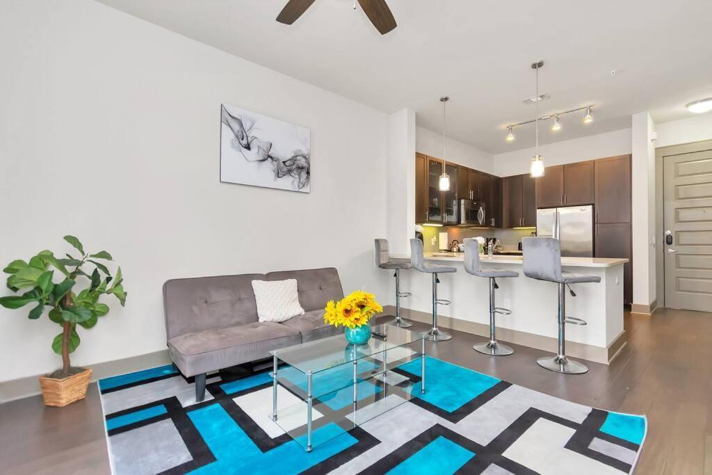 U1 Penthouse With Car Dwntown 1br 1bth