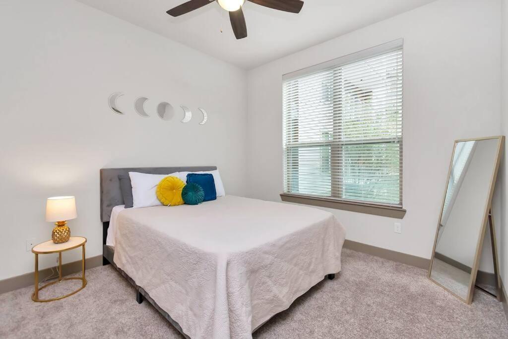 U1 Penthouse With Car Dwntown 1br 1bth Daire *